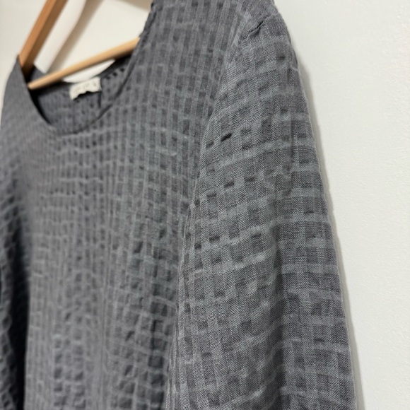 Luna Luz Linen Blend Textured Ruched Back Top - Picture 4 of 13